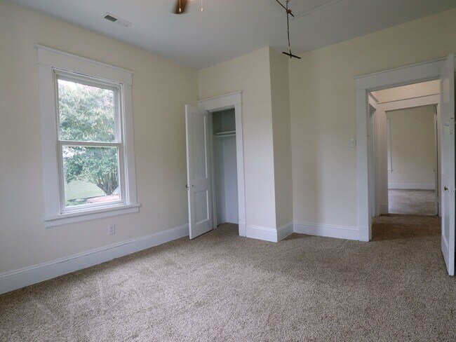 Building Photo - Affordable 2BR Home with Recent Updates – ...
