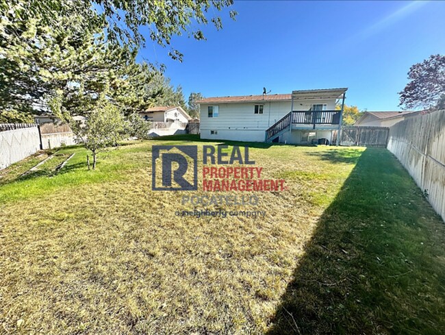 Building Photo - 4 Bedroom 2 Bath - 2 Car Garage House - Do...