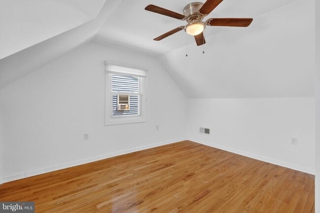 Building Photo - 5831 33rd Ave