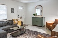 Building Photo - 725 Wilson Ave