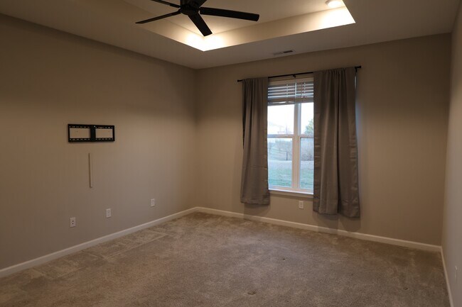 Building Photo - 2951 Daylily Dr