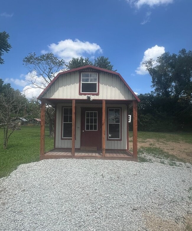 Building Photo - Newly Renovated! - $1,295 Month / $1,900 Down