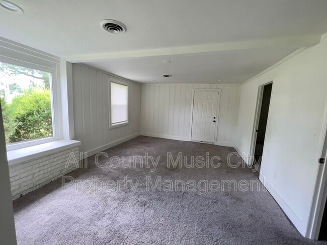 Building Photo - 1013 Chadwell Dr