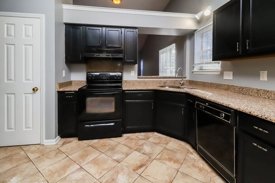 Building Photo - 3606 Briarthorne Dr