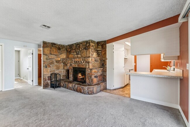 Building Photo - 1508 W Elm Pl