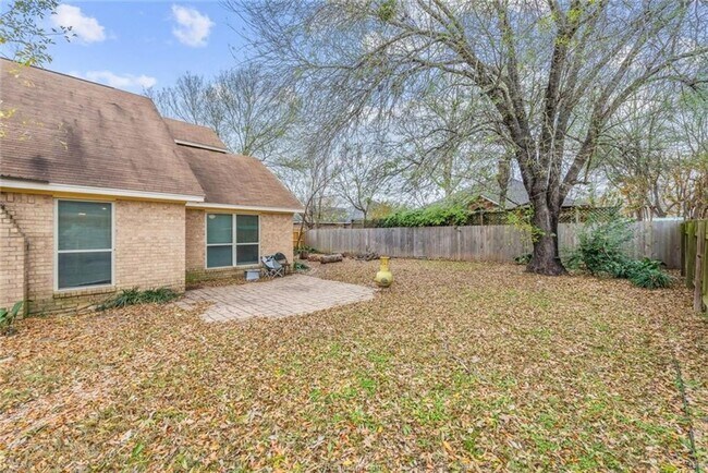 Building Photo - 1203 Hardwood Ln