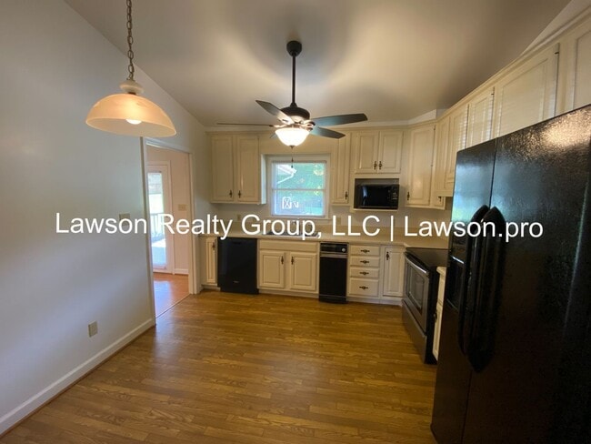 Building Photo - Spacious Hollins Four Bedroom w/ Finished Basement