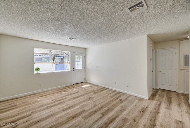 Building Photo - 2040 Willowbury Dr