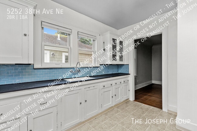 Building Photo - 5252 38th Ave NE