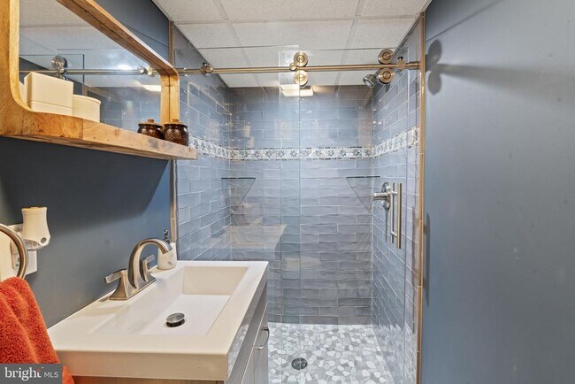Building Photo - 79 Manor Cir