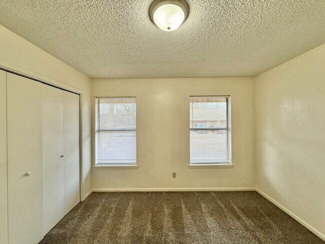Building Photo - Available! 2 Bedroom 1 Bath Close to Everything! Longview, TX!
