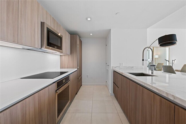 Building Photo - 401 N Birch Rd