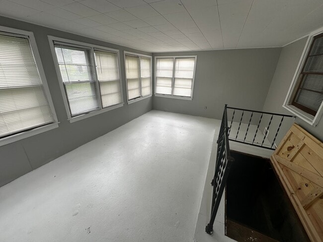 Building Photo - 3404 Doniphan Ave