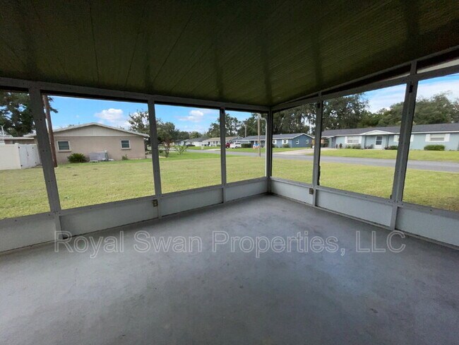 Building Photo - 303 Thornwood Way