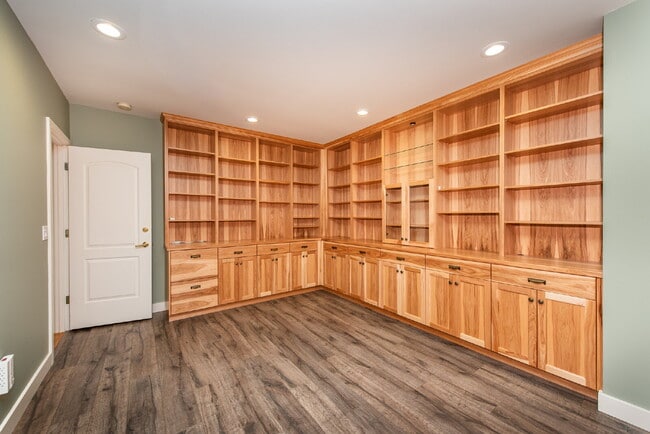 Building Photo - Beautiful Custom Home Overlooking Sequim Bay