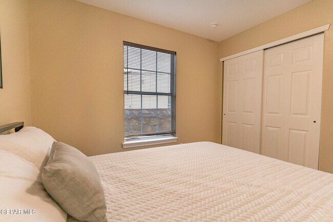 Building Photo - 4725 Pistolero Ln