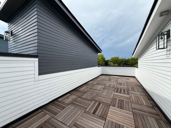 Building Photo - **OFFERING RENT PROMOTION FOR THE FIRST 6 MONTHS, REFUNDABLE APPLICATION FEES & $200 MOVE IN PROM...