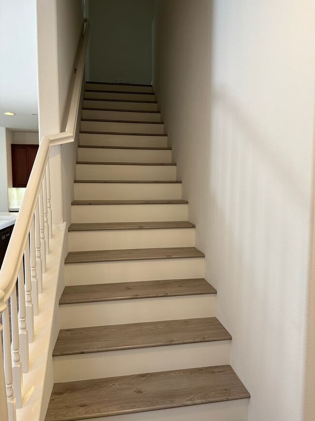 Building Photo - 3 bed  + Loft / 3.5 bath in Placentia, Ora...