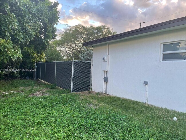 Building Photo - 2360 NW 14th St