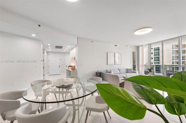 Building Photo - 16001 Collins Ave