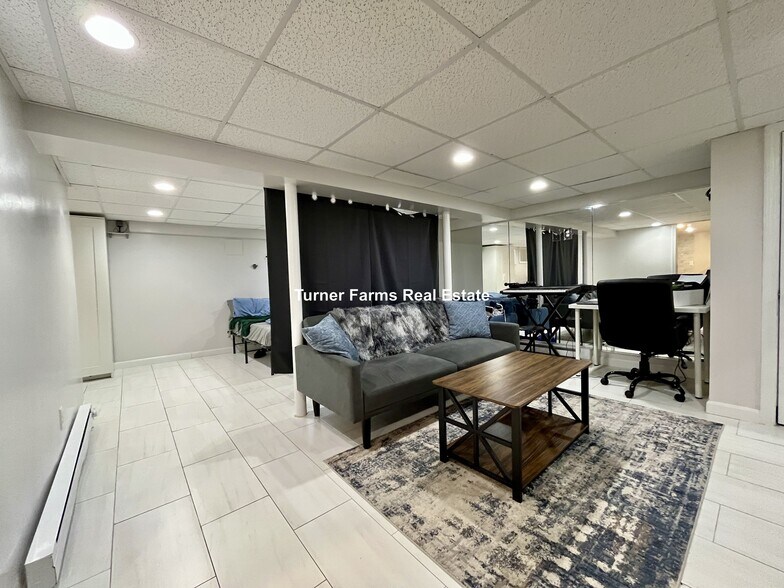 Building Photo - 77 Fairfax St