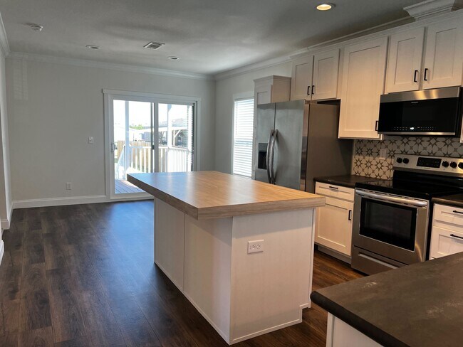 Building Photo - 100 Biloxi Ct