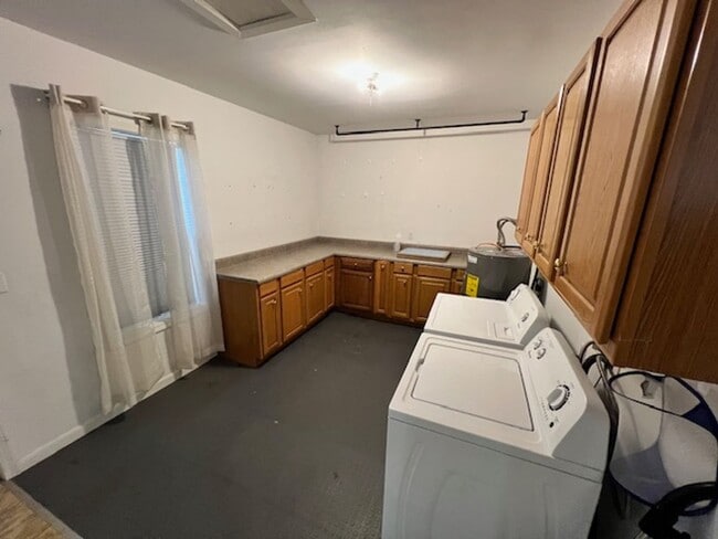 Building Photo - 604 Morgan Ave