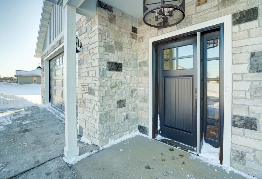 Front Door Area - 223 Westmorland Dr