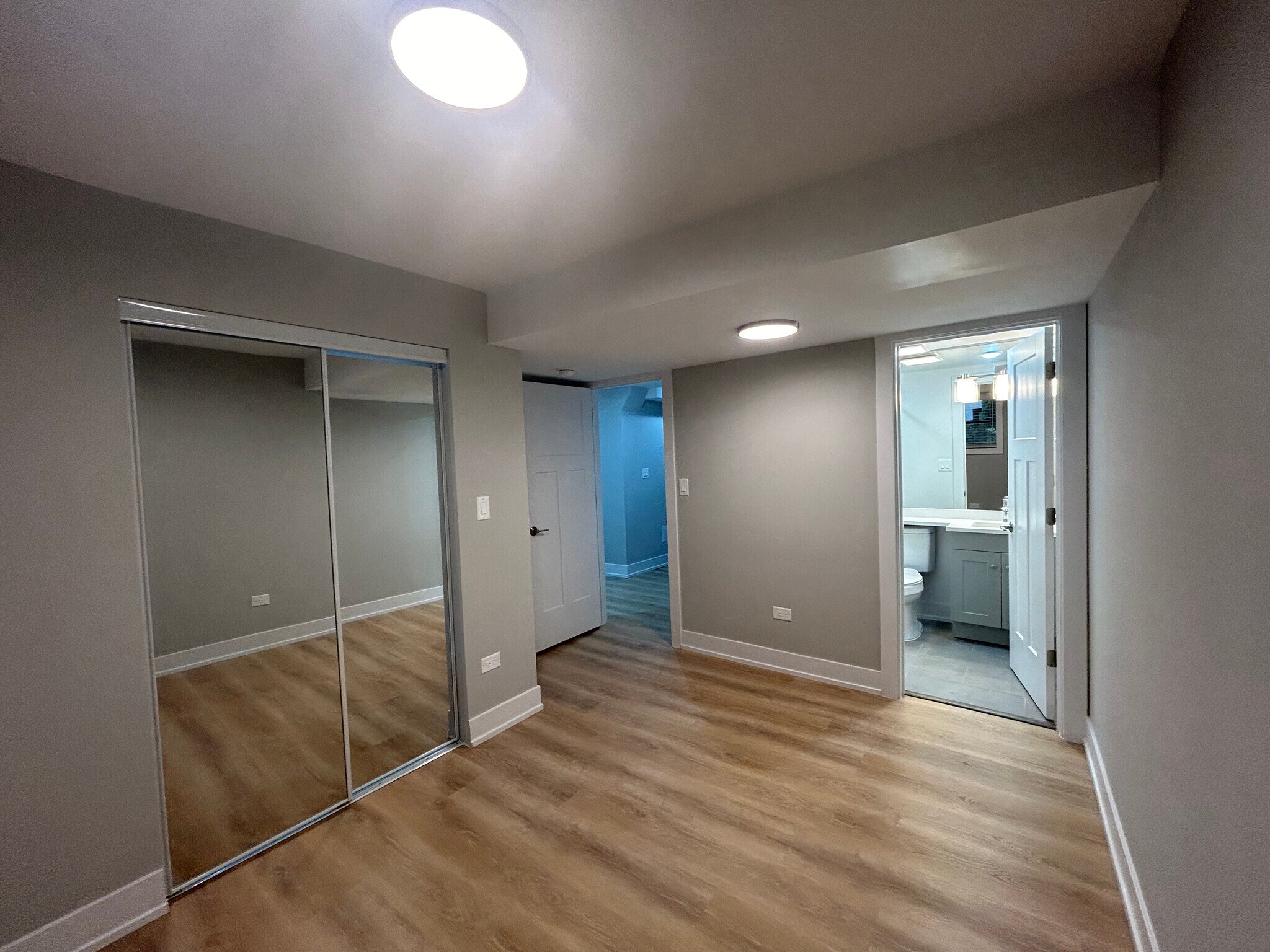 Building Photo - 428 W Belden Ave