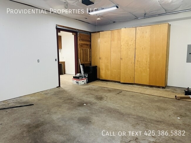 Building Photo - 20620 Larch Way