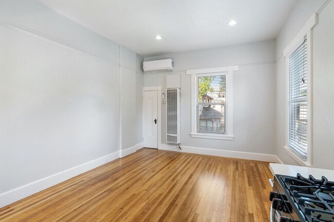 Building Photo - Fully Renovated 1 Bedroom in Downtown Palo...