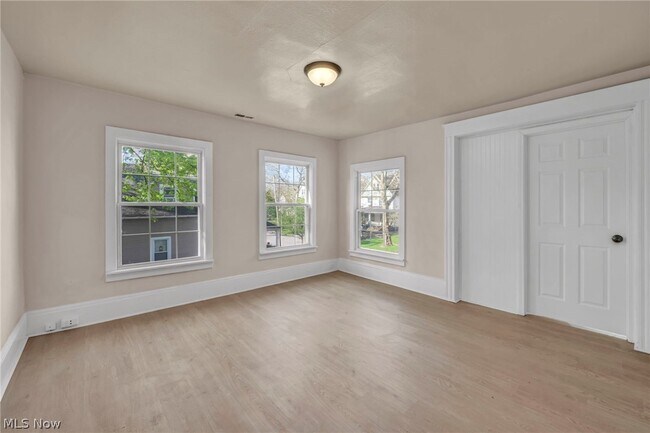 Building Photo - 2049 W 85th St