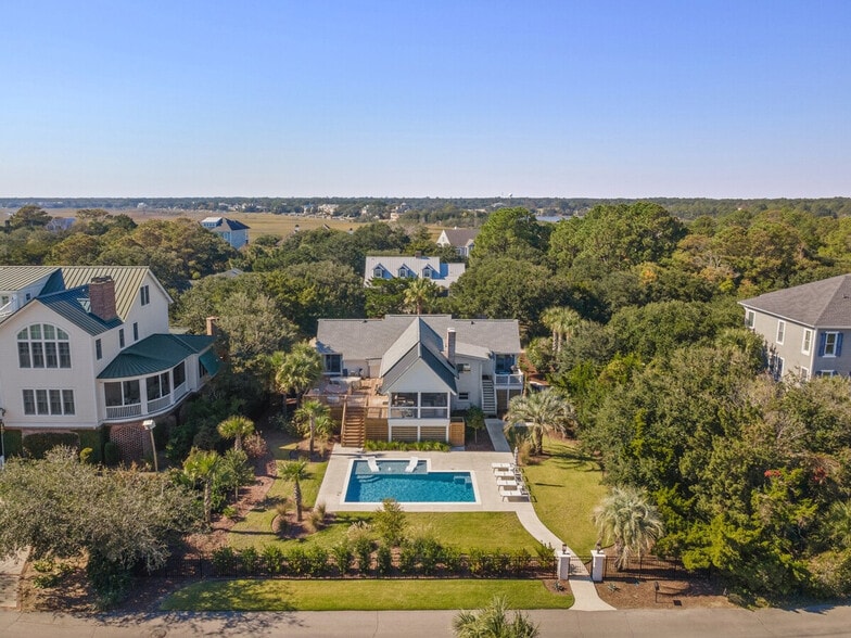 Building Photo - 165 Pioneer Loop