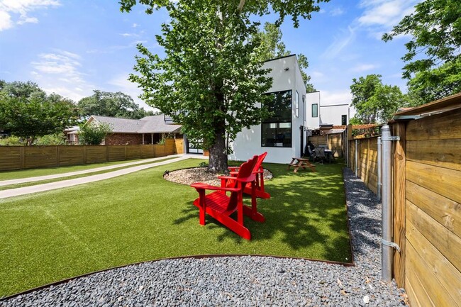 Building Photo - 206 Braeswood Rd
