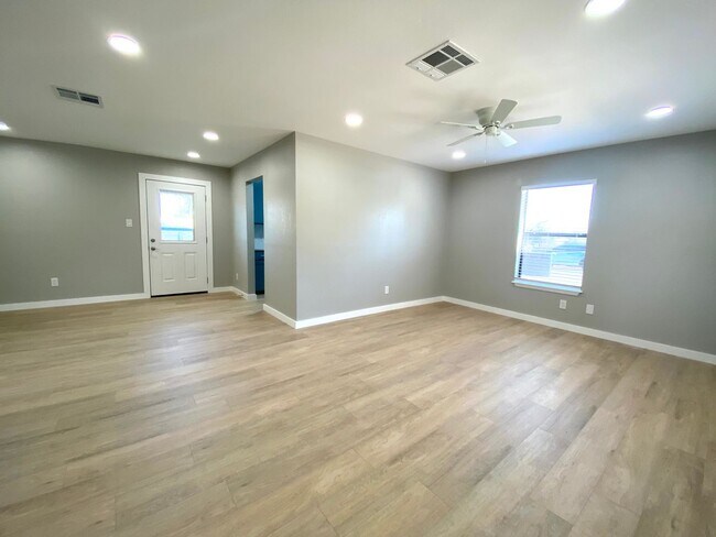 Building Photo - Bethune-6920