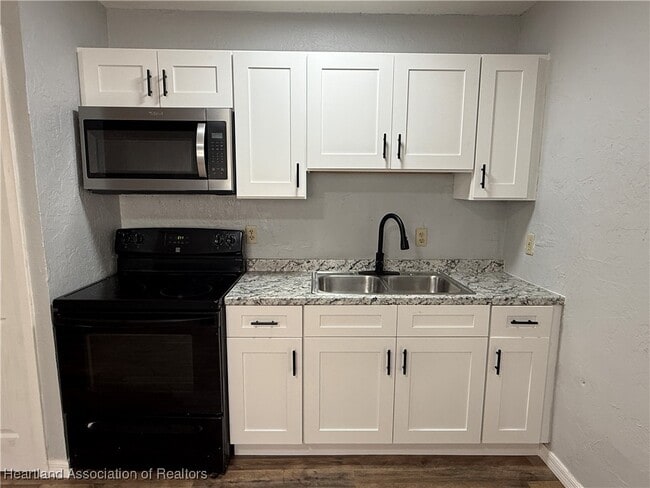 Building Photo - 523 Las Palmas Cir