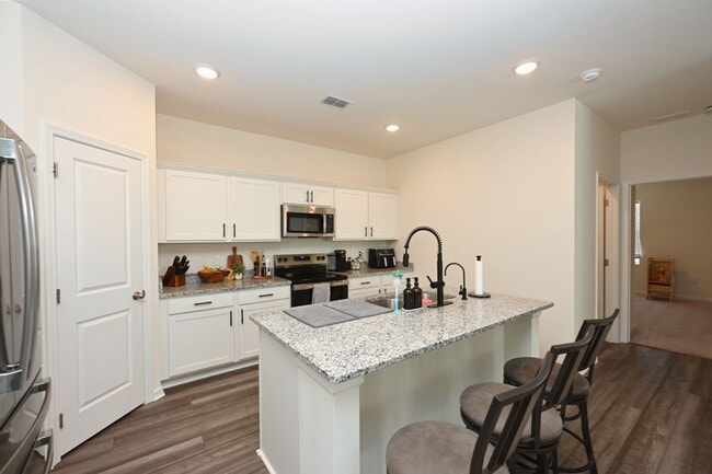 Building Photo - **RARE FIND: LIKE NEW, ONE-OWNER, 5-BED, 3-BATH HOME BUILT IN 2025 IN A NEIGHBORHOOD WITH RESORT-...