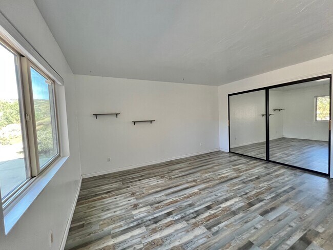 Building Photo - 27030 Oakflat Dr