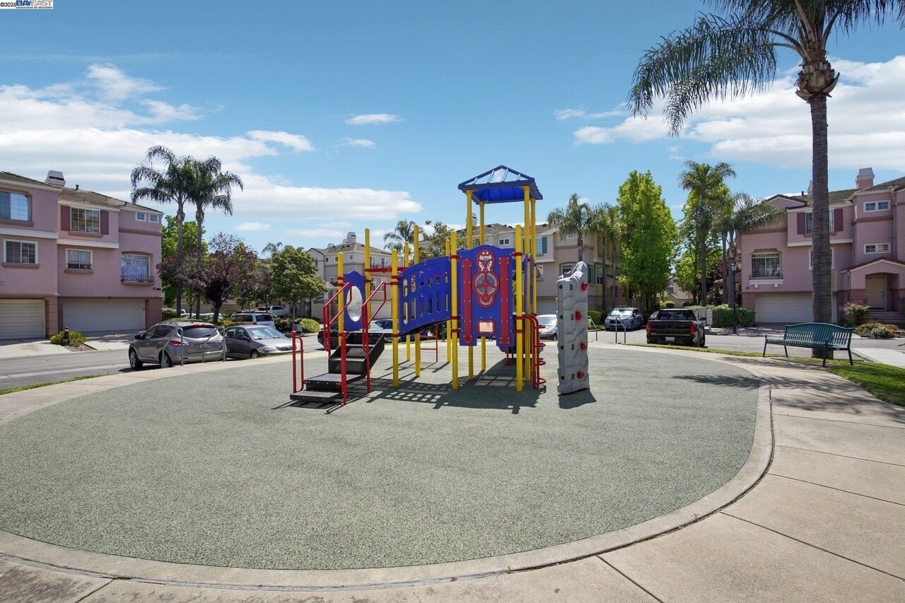 Building Photo - 385 Montecito Way