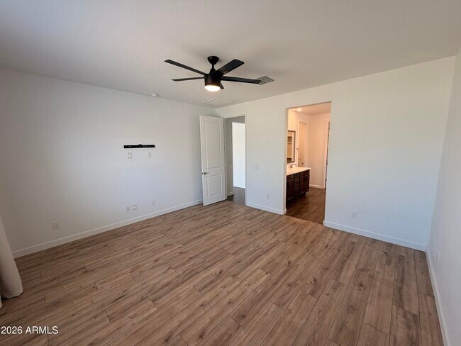 Building Photo - 9948 E Thornbush Ave