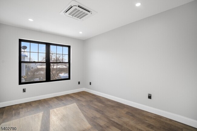 Building Photo - 479 15th Ave