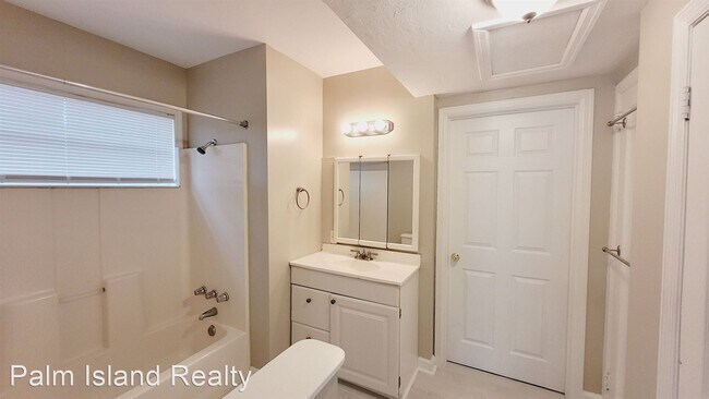 Building Photo - 3 br, 1 bath House - 800 28th St N
