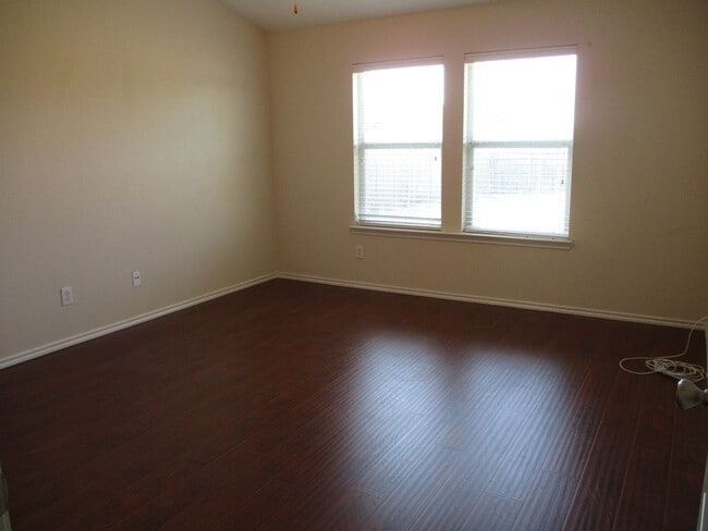 Building Photo - $1995 / 3br – 1648 ft2 - 3/2/2 w/Office ready to move in Brookville Estates (Forney)
