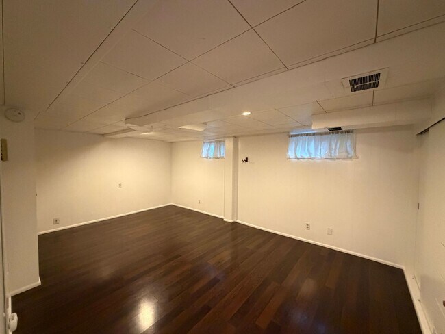Building Photo - 924 N Union Ave