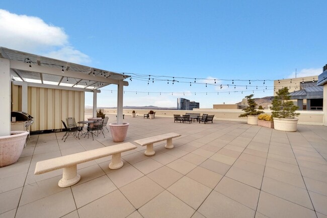 Building Photo - 48 W 300 S