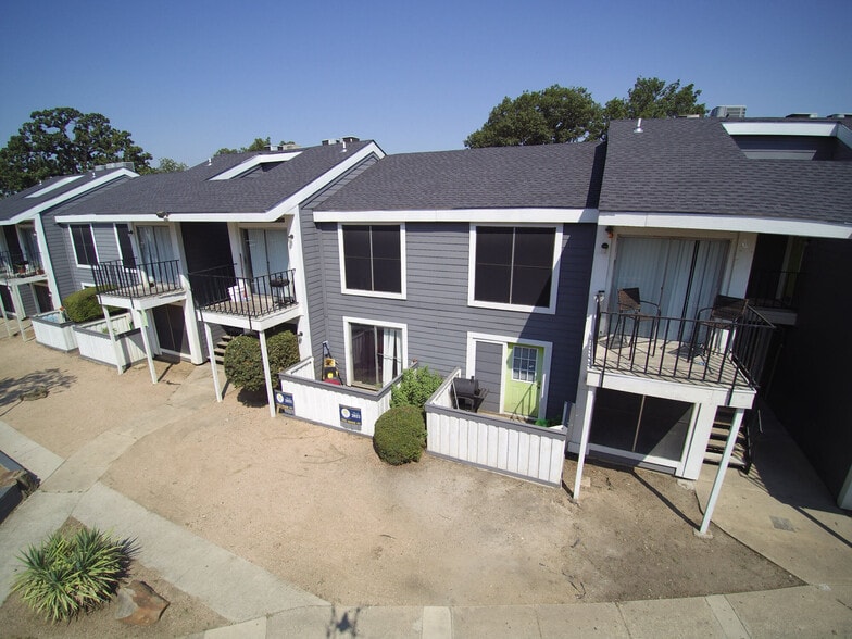 Primary Photo - Palmera Apartments