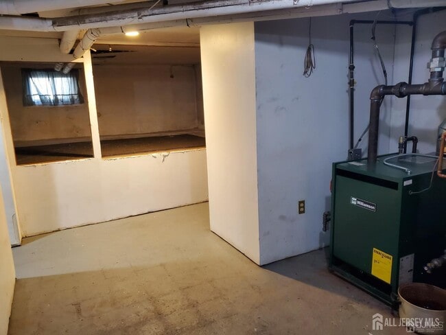 Building Photo - 250 Thomas St