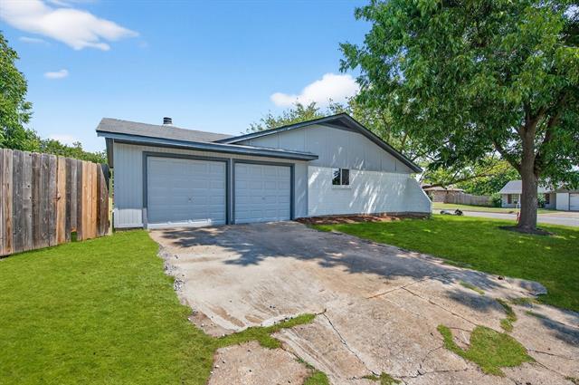 Building Photo - 1401 La Salle Dr