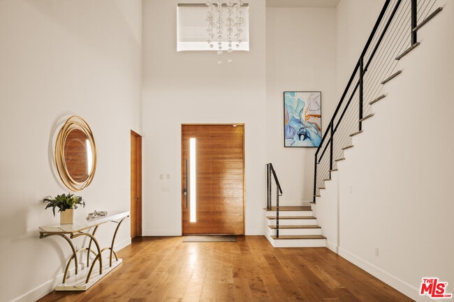 Building Photo - 5062 Woodley Ave