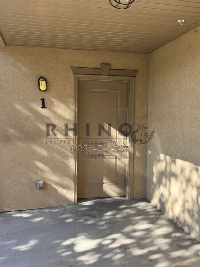 Building Photo - 6941 Village River Ln